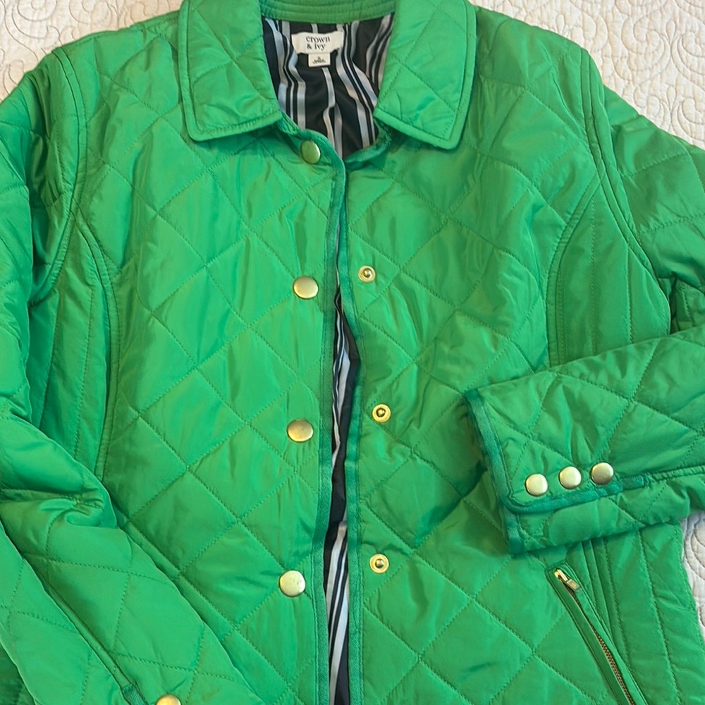 Crown & Ivy Green Puffer Jacket with Quilted Design